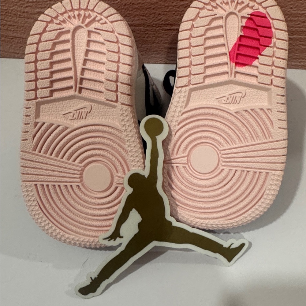 Nike Air Jordan 1 Retro High OG "Atmosphere Bubble gum - Picture 12 of 12